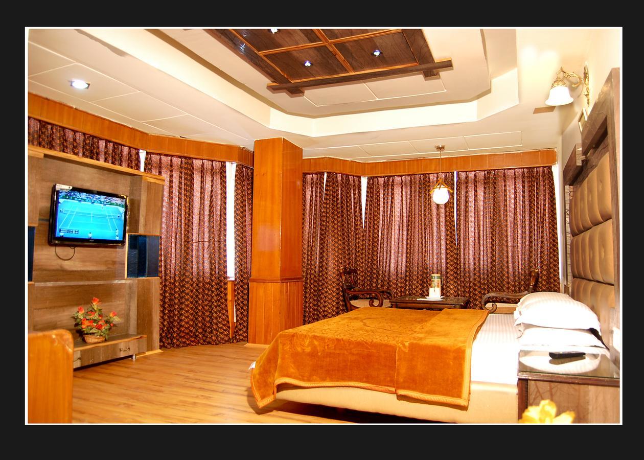מנאלי Hotel Out Town מראה חיצוני תמונה