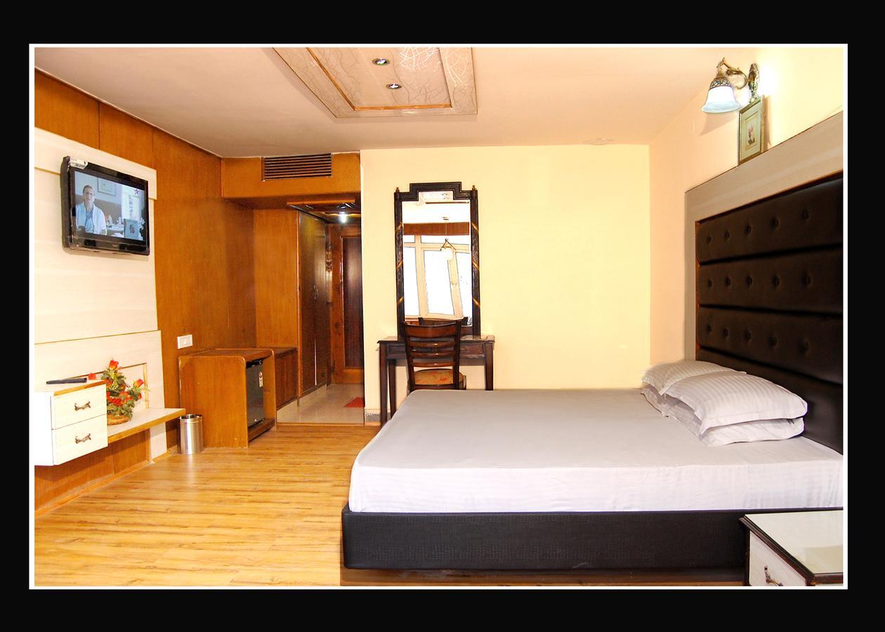 מנאלי Hotel Out Town מראה חיצוני תמונה