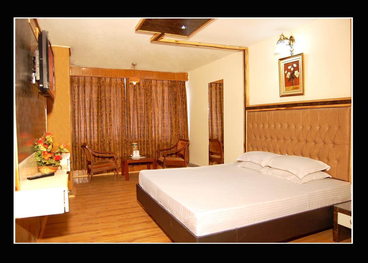 מנאלי Hotel Out Town מראה חיצוני תמונה
